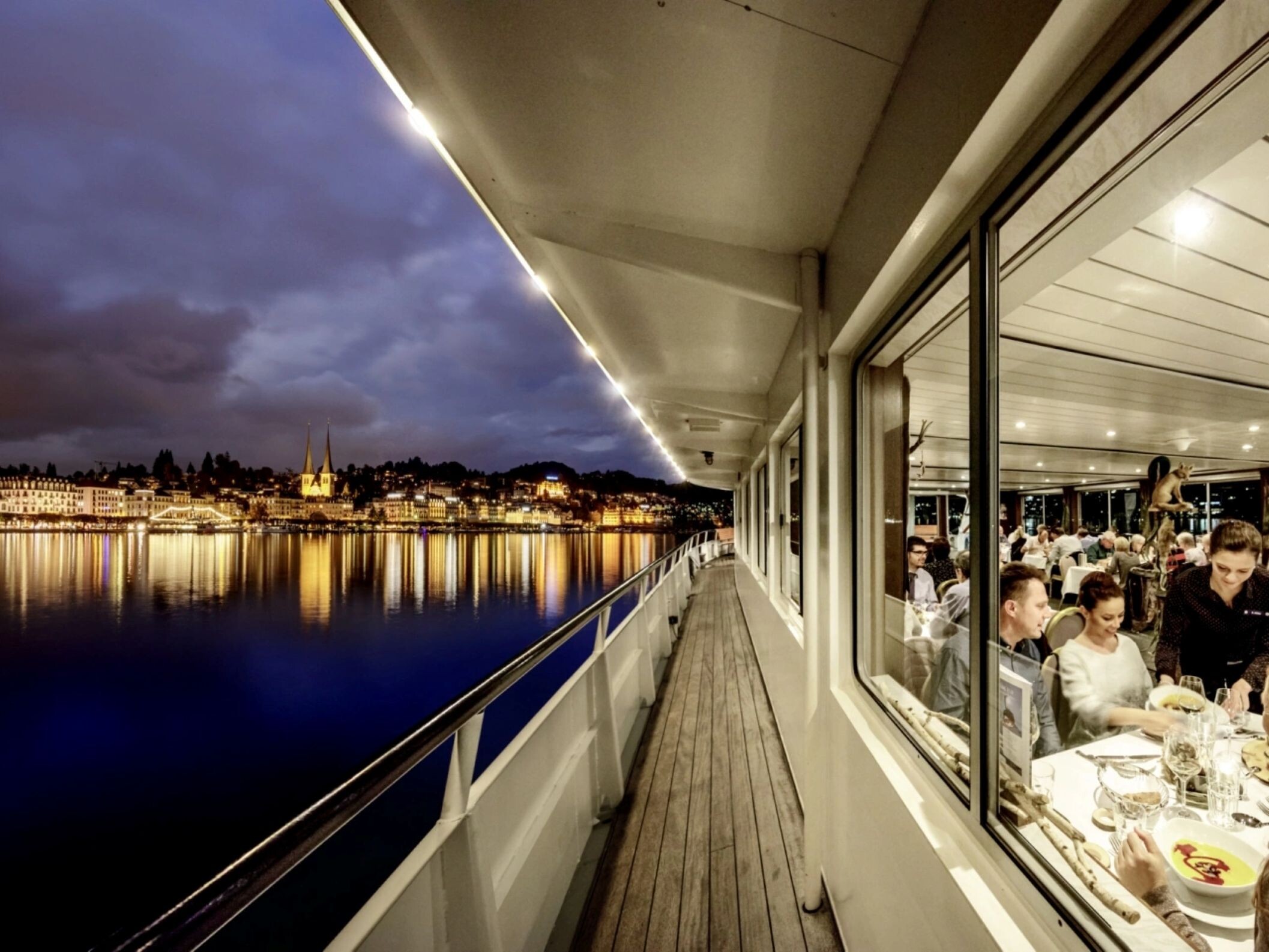 Schiff_Vierwaldstättersee_©_Schifffahrtsgesellschaft_des_Vierwaldstättersees_AG.jpg