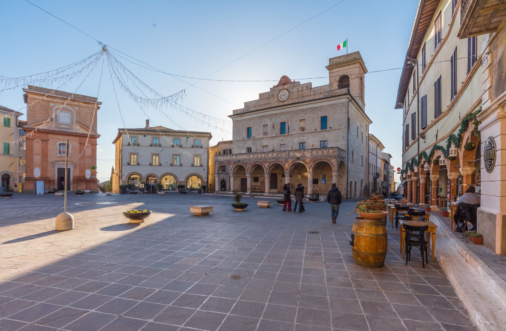 Piazza_del_comune_in_Montefalco©123rf.jpg