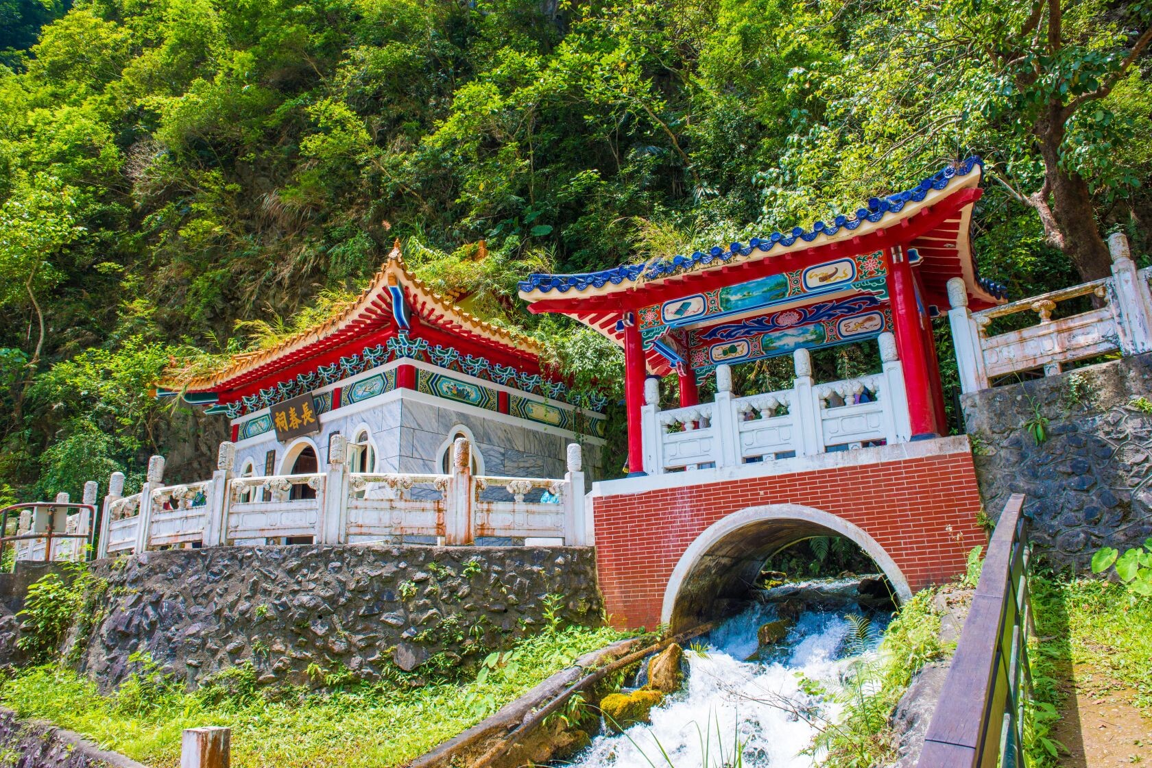 Taiwan_taroko-nationalpark_changchun-schrein.jpg