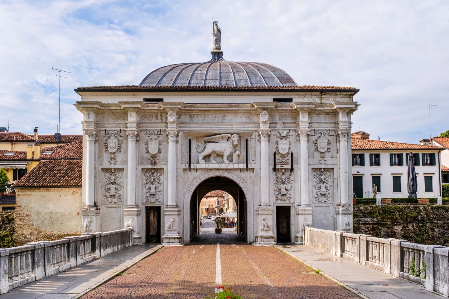IT_Porta_San_Tomaso_Treviso_iStock-1264780728.jpg