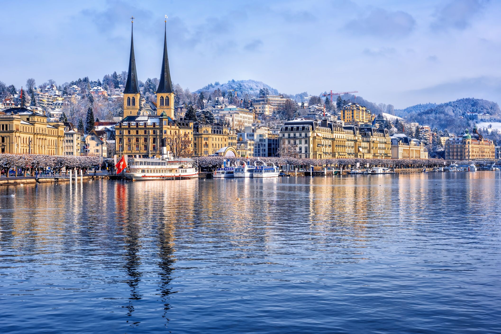 Luzern_am_Vierwaldstättersee_©shutterstock.jpg