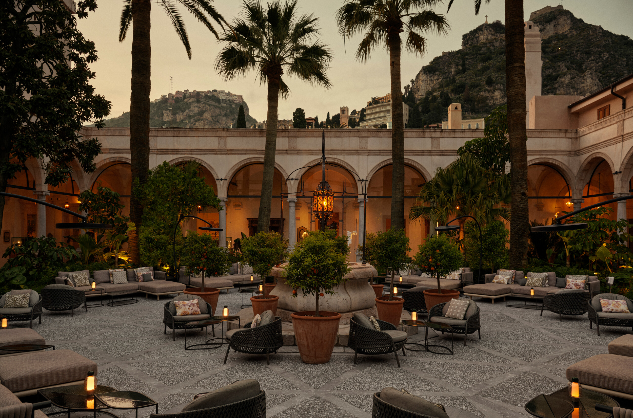 FOURSEASONS_SANDOMENICO_PALACE_TAORMINA_APRIL_25_modelo_BARCHIOSTRO_38465_HIGH (1)