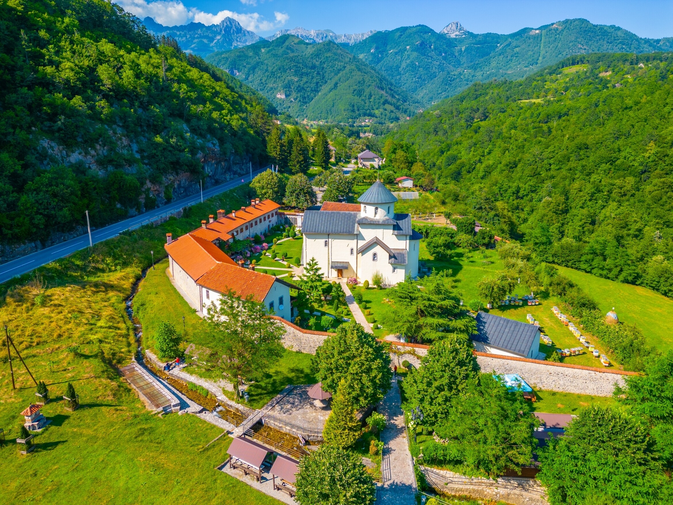 Moraca_monastery_shutterstock_2614280001.jpg