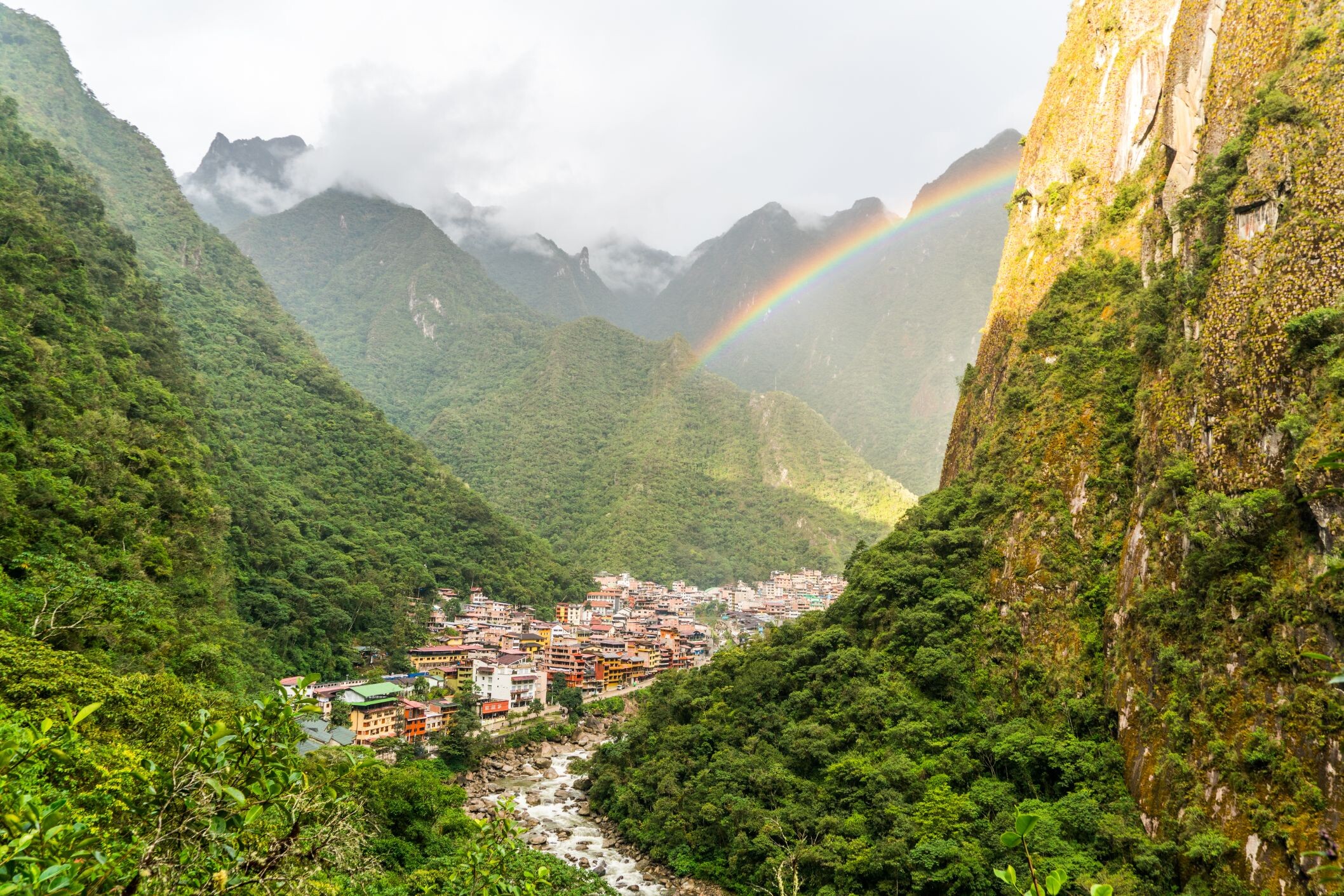 Peru_Aguas_Calientes-shutterstock.jpg