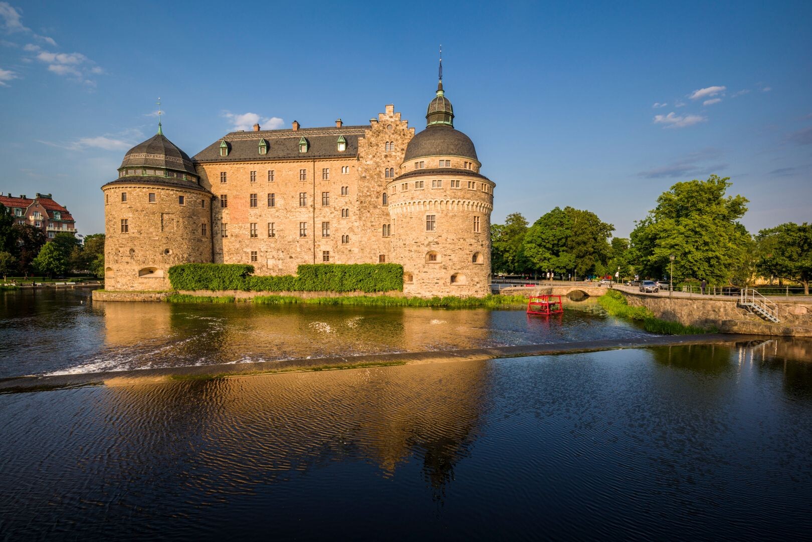 shutterstock_2104670270_Schloss_Örebro.jpg