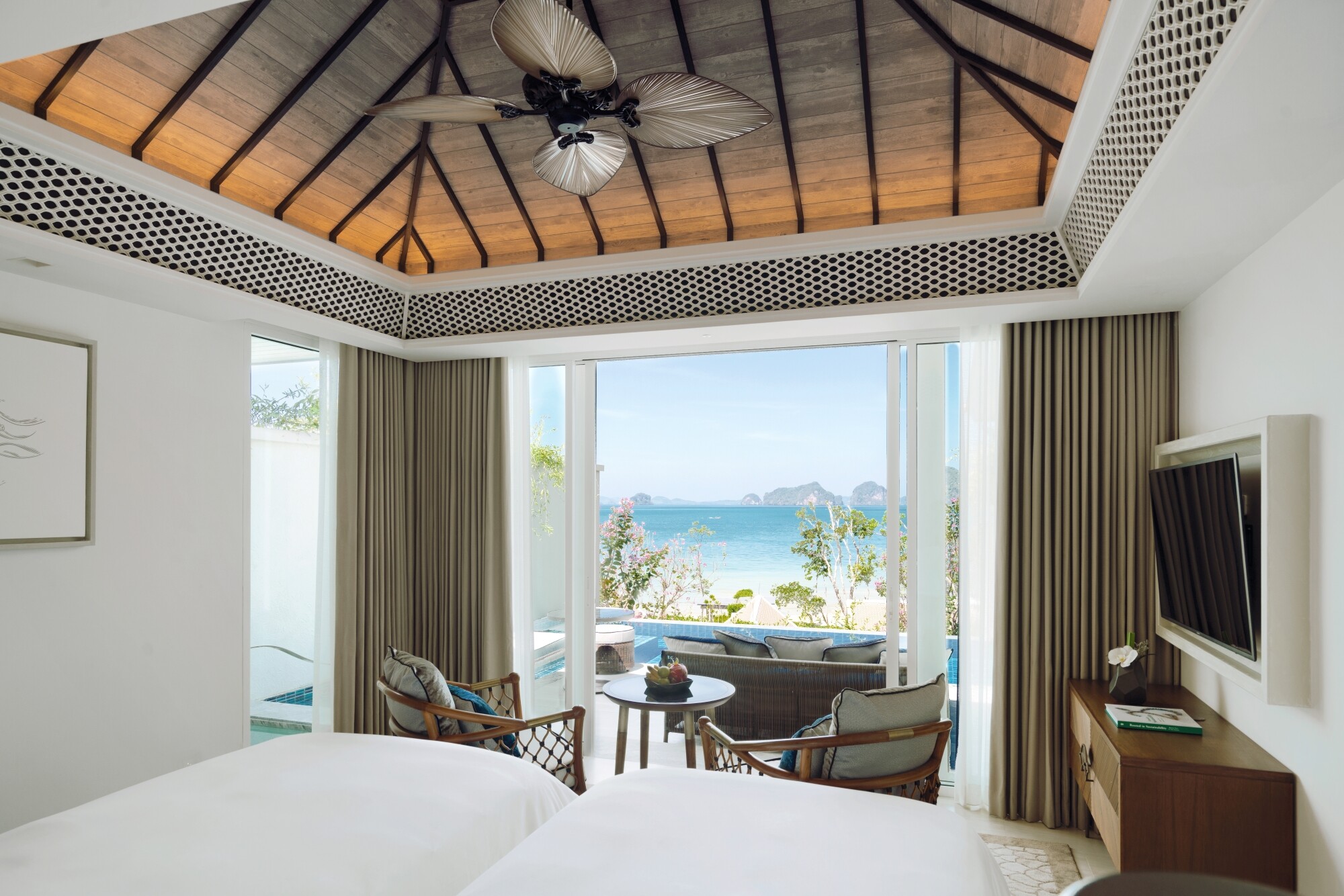 BTTHKB_KP_0321_guest room_premium ocean pool suite_HR0001
