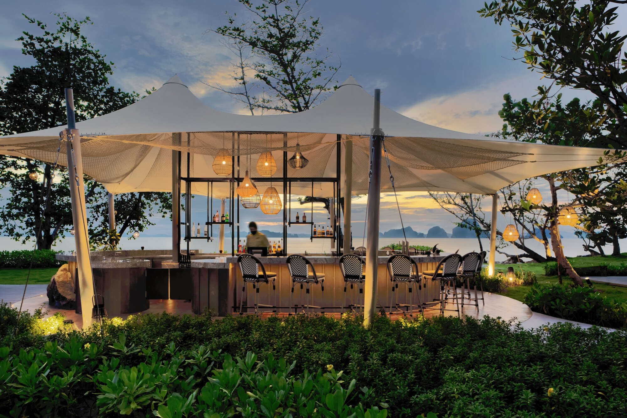 BTTHKB_KP_1120_dining_kredkaew bar_HR0002 (1)
