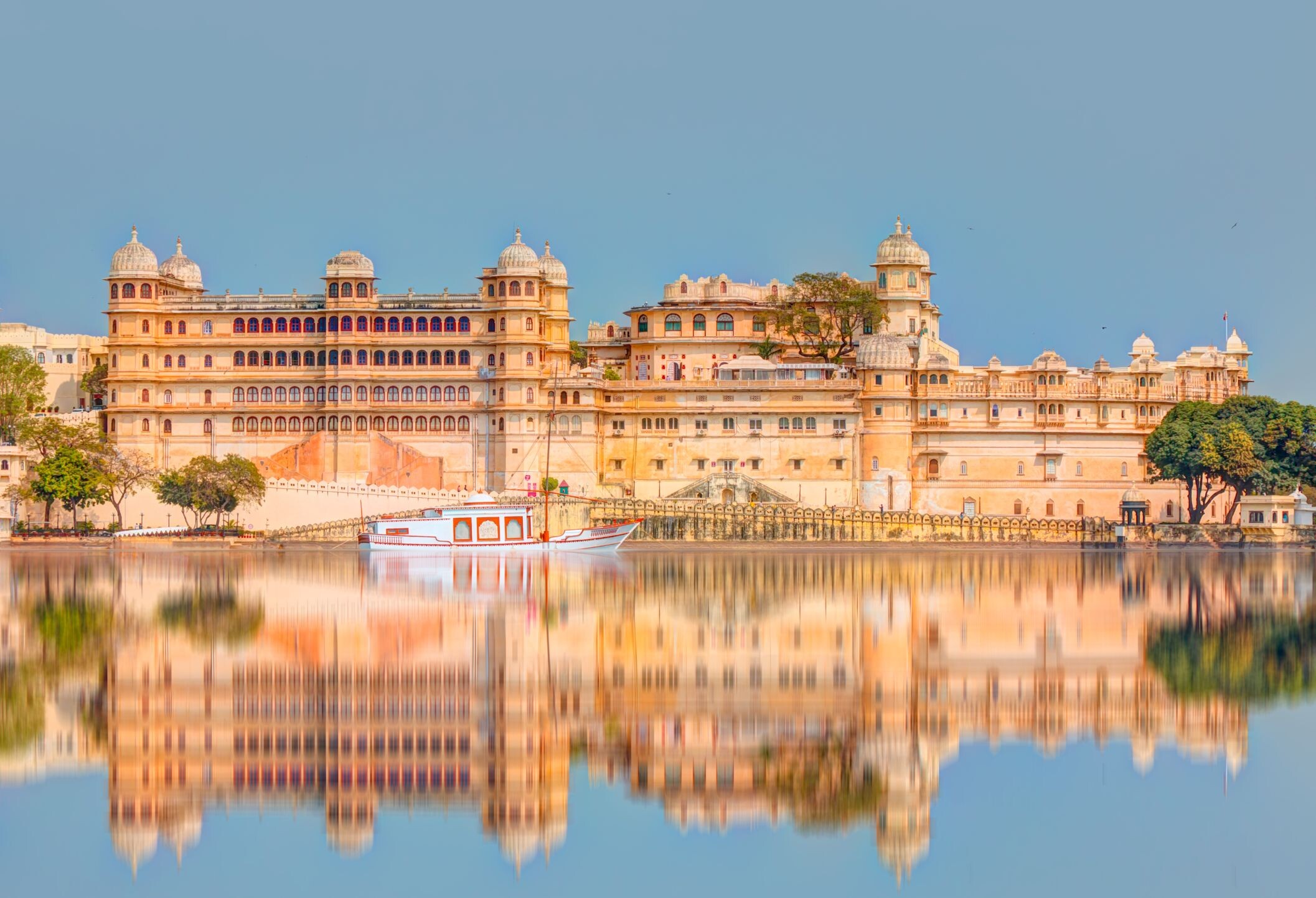 Udaipur_City_Palace_©shutterstock.jpg
