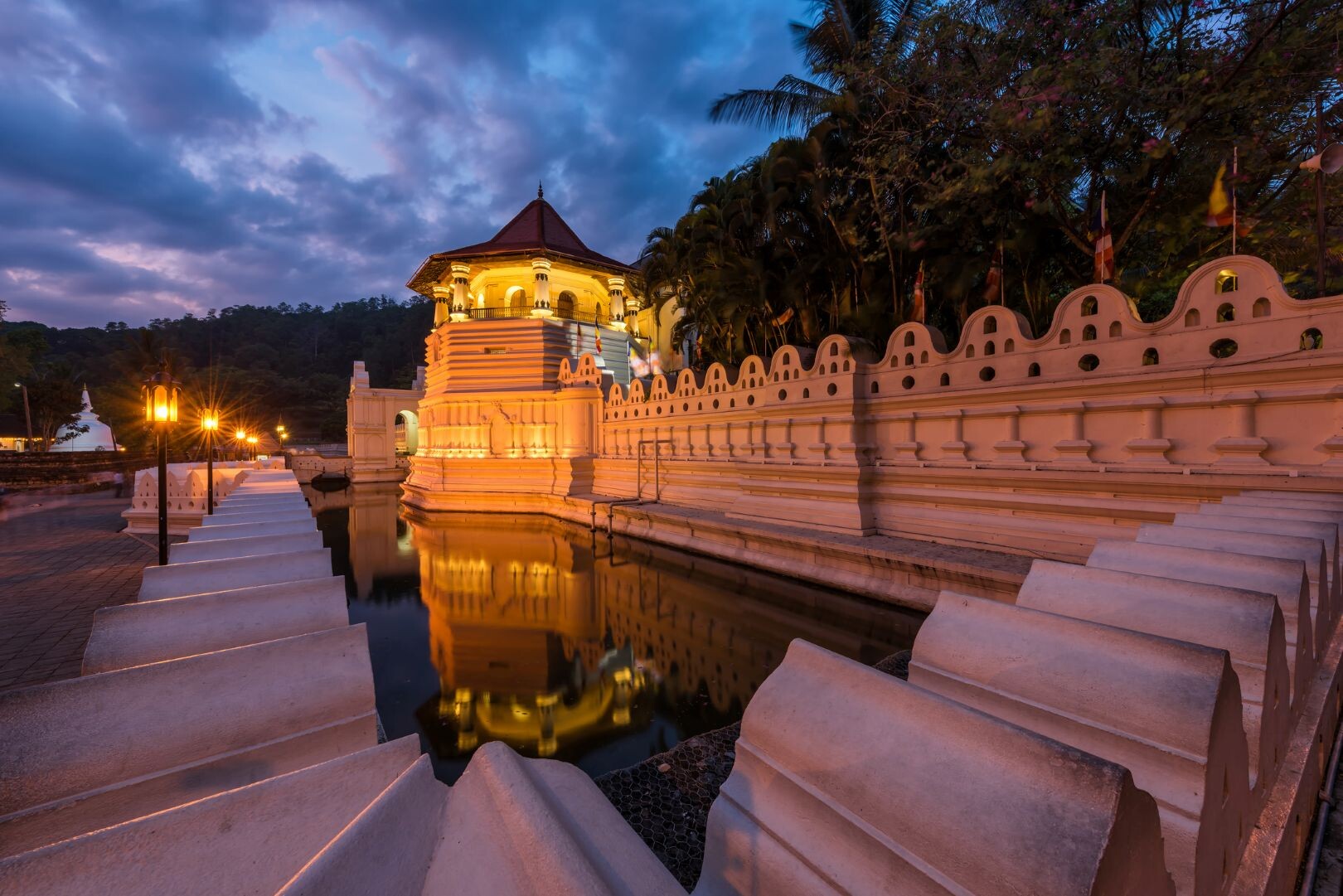 Sri_Lanka_Kandy_Temple_of_the_Sacred_Tooth_Relic_iStock-615979592_.jpg