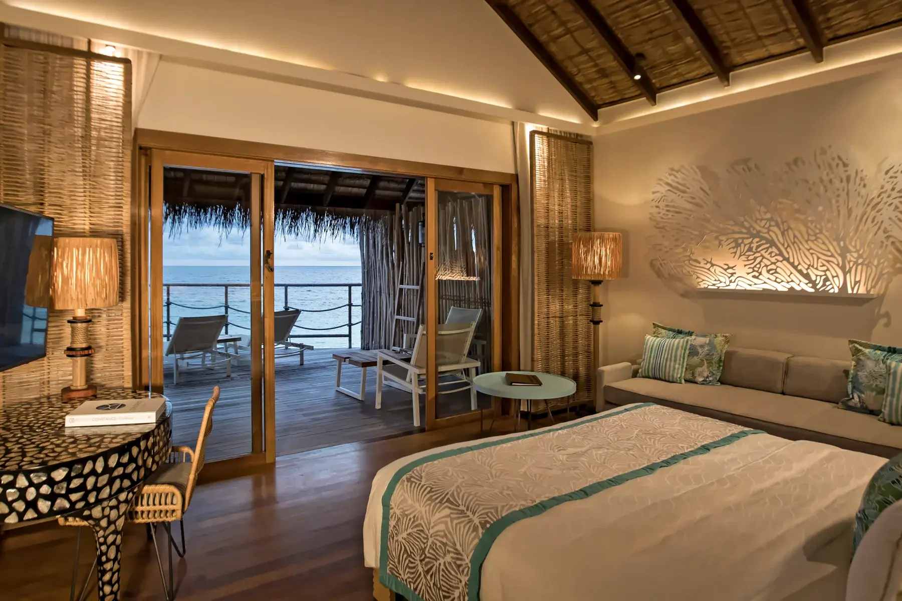 Constance-Moofushi-Accommodation-Water_Villa-04