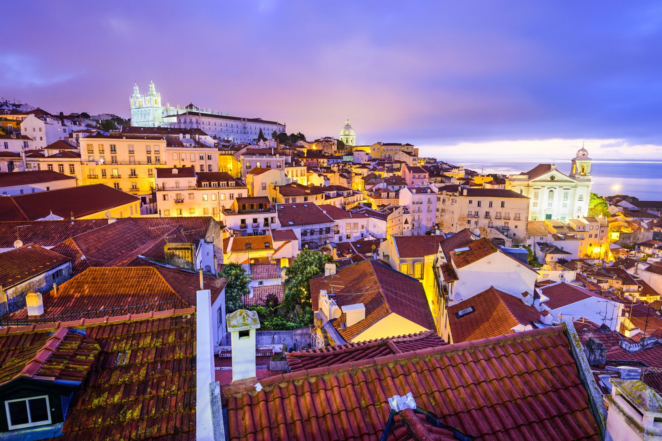 PT_Lissabon_bei_Nacht©shutterstock.jpg