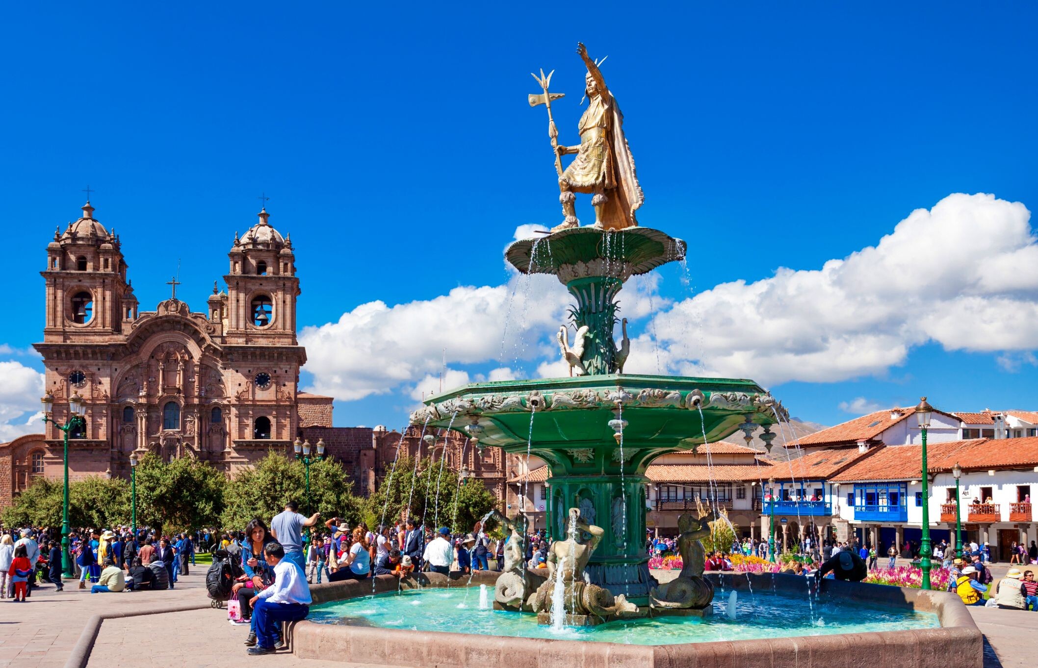 Peru_Cusco_Plaza_de_Armas-dreamstime.jpg