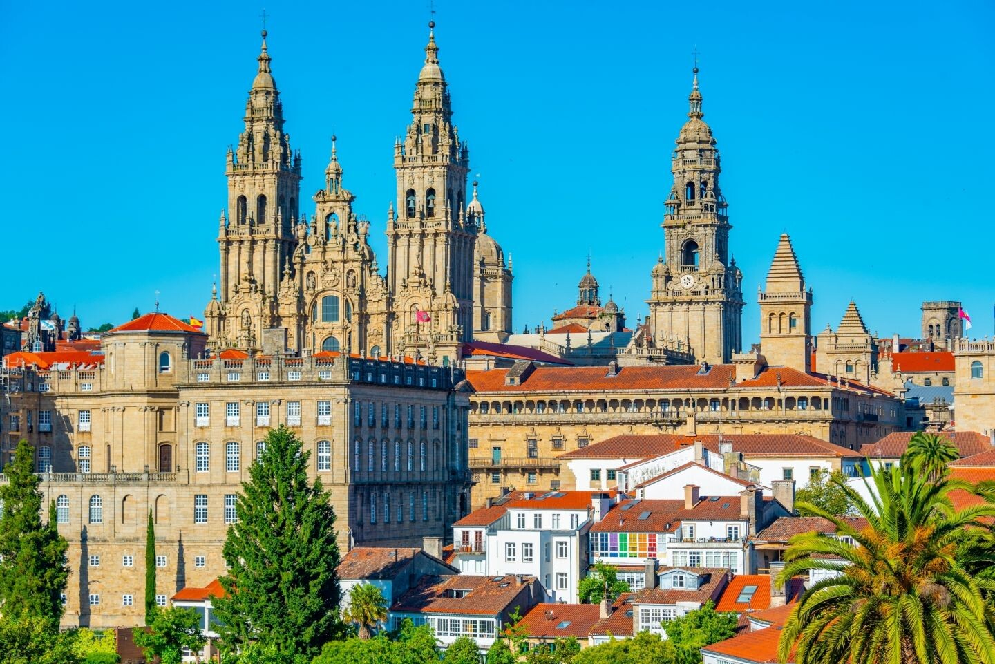 Spanien_Santiago_de_Compostela_shutterstock_2406458901.jpg