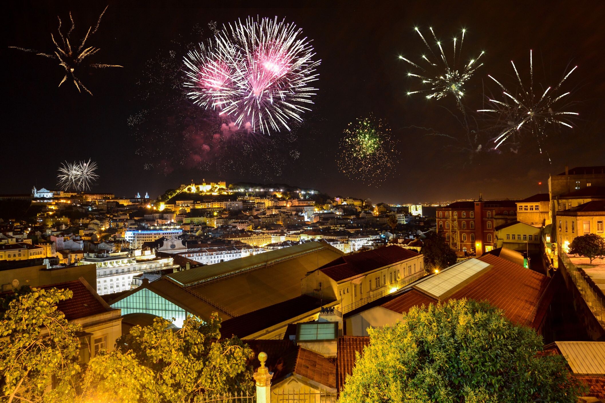 Feuerwerk_über_Lissabon_©shutterstock.jpg