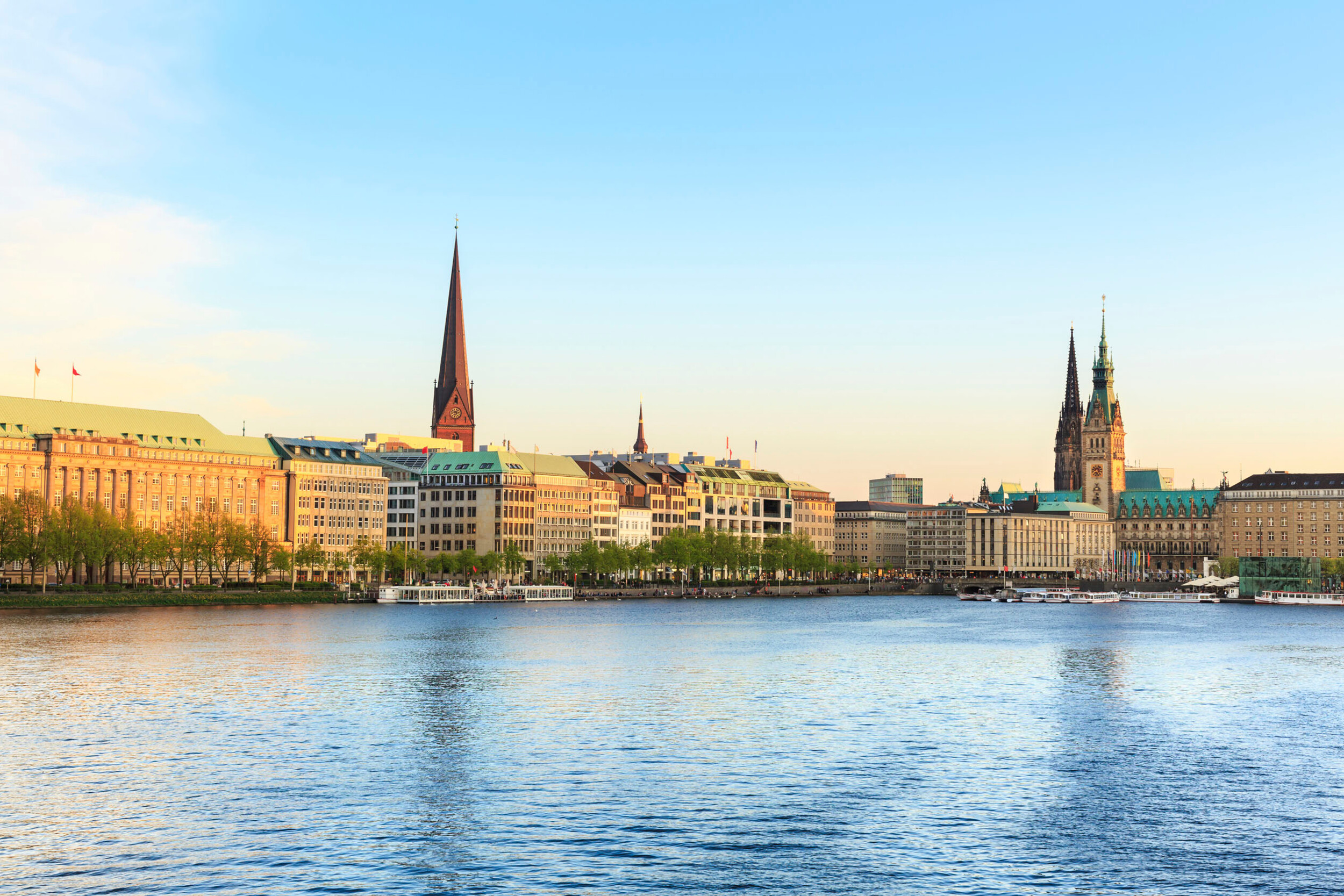 Hamburg_Alster_000020349839©iStock.jpg