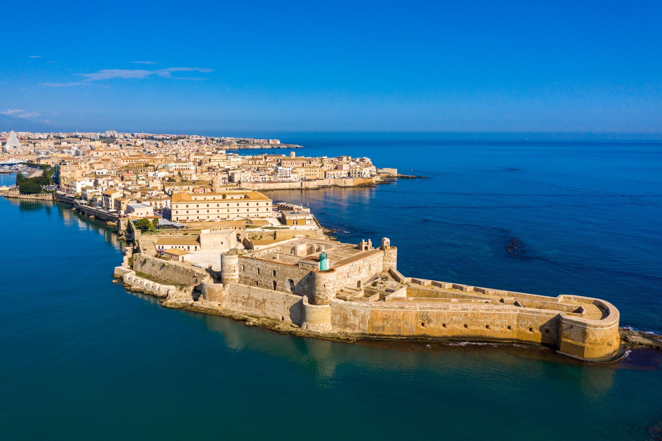 Syrakus-Ortigia-Island©shutterstock.jpg