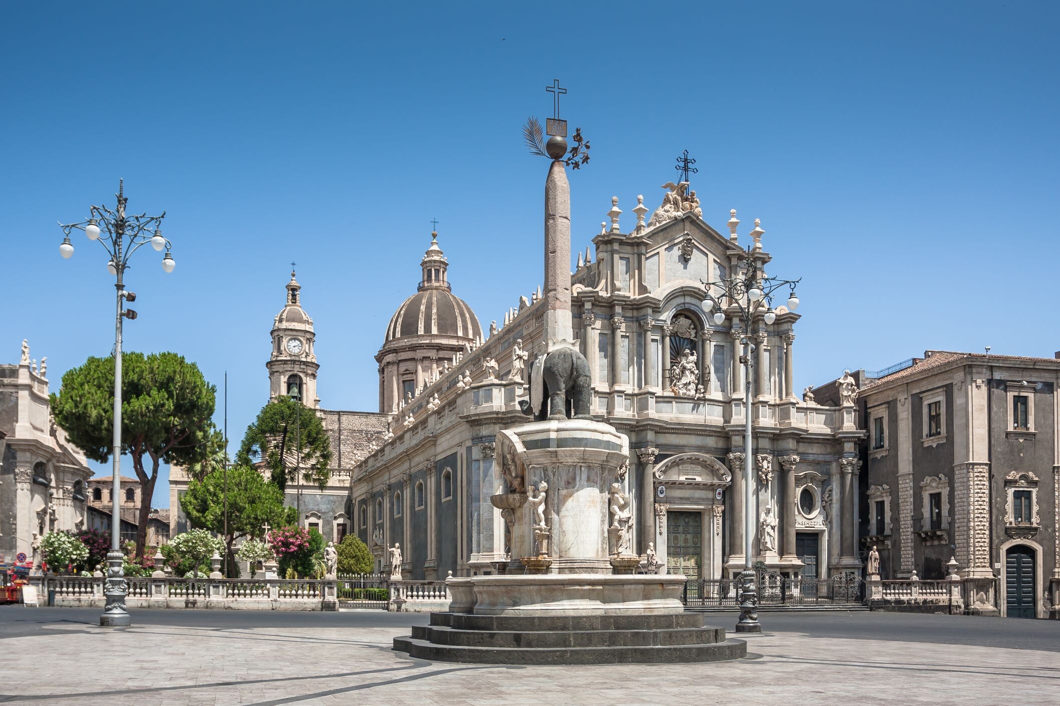 Catania-Piazza-del-Duomo©shutterstock.jpg