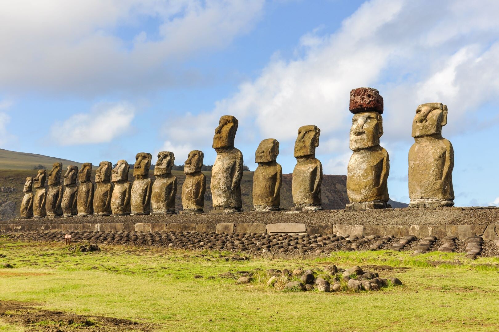 Chile_Osterinsel_Moai_Statuen.jpg