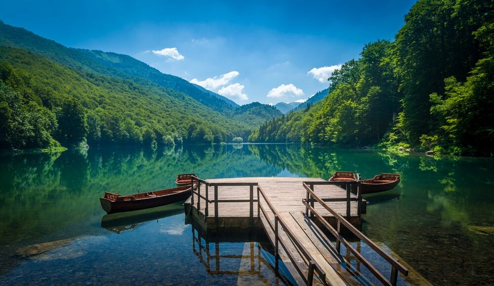 Gletschersee-Biogradsko-Jezero@shutterstock.jpg