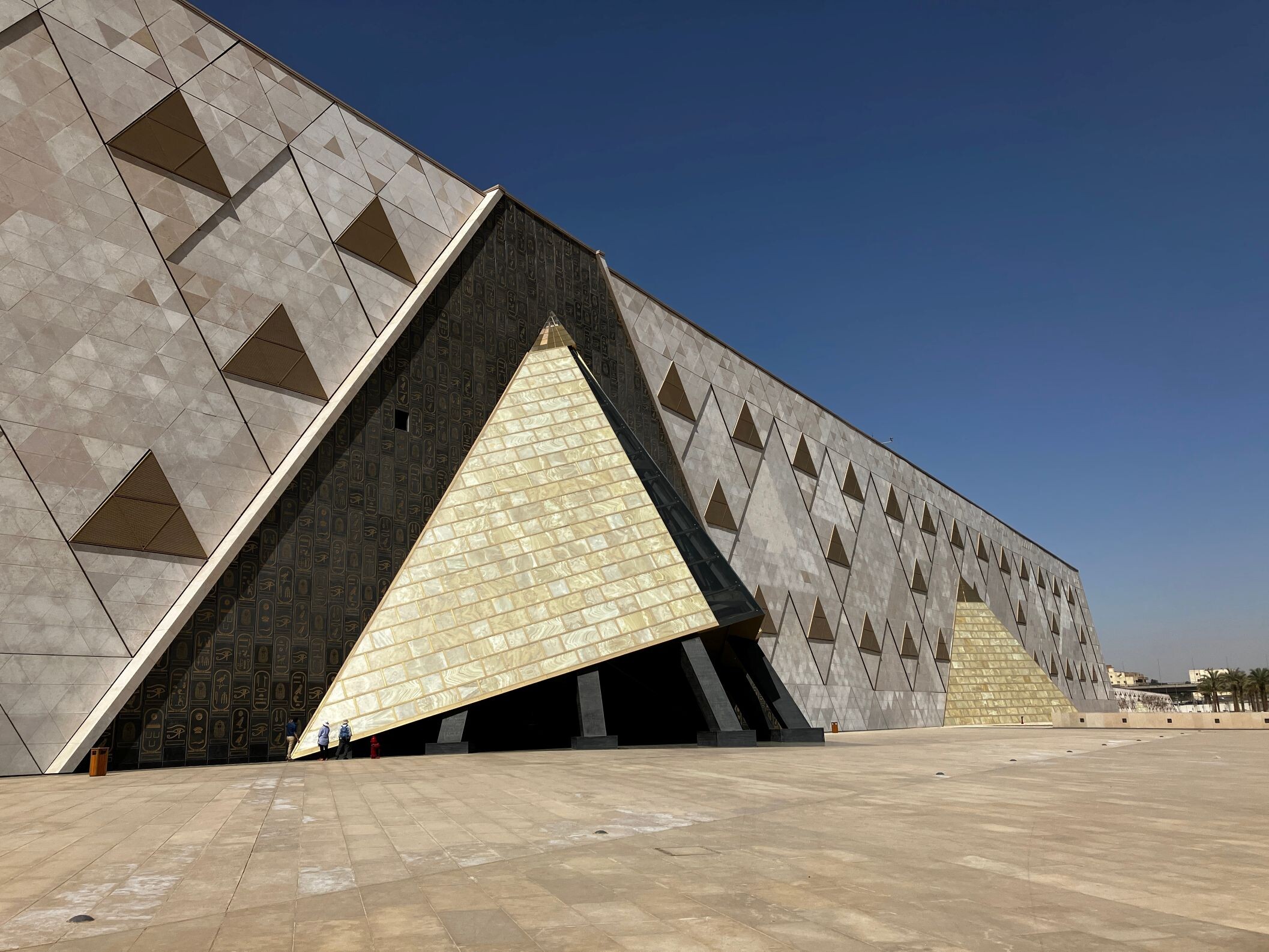Grand_Egyptian_Museum_©shutterstock.jpg