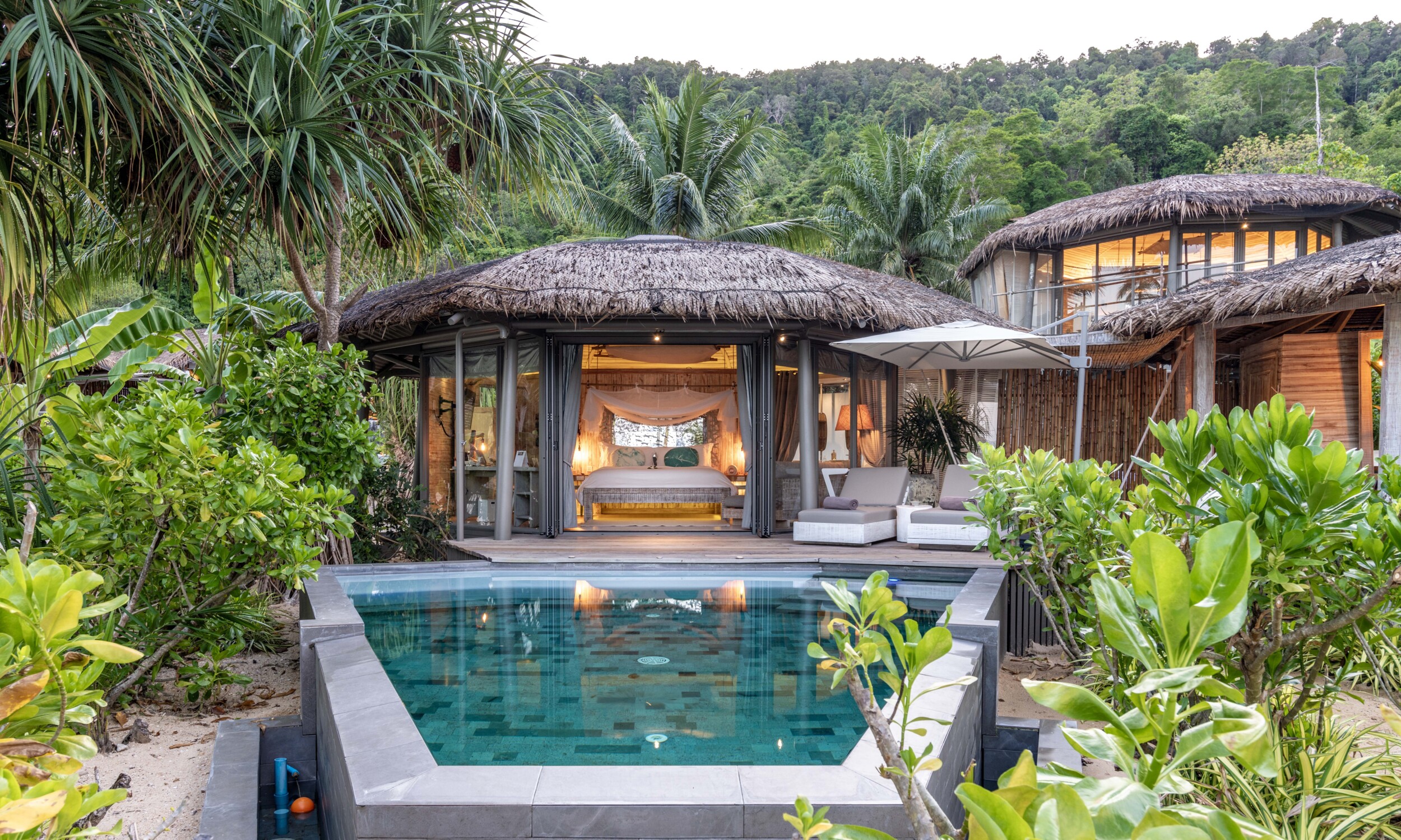 Beachfront Pool Villa 5