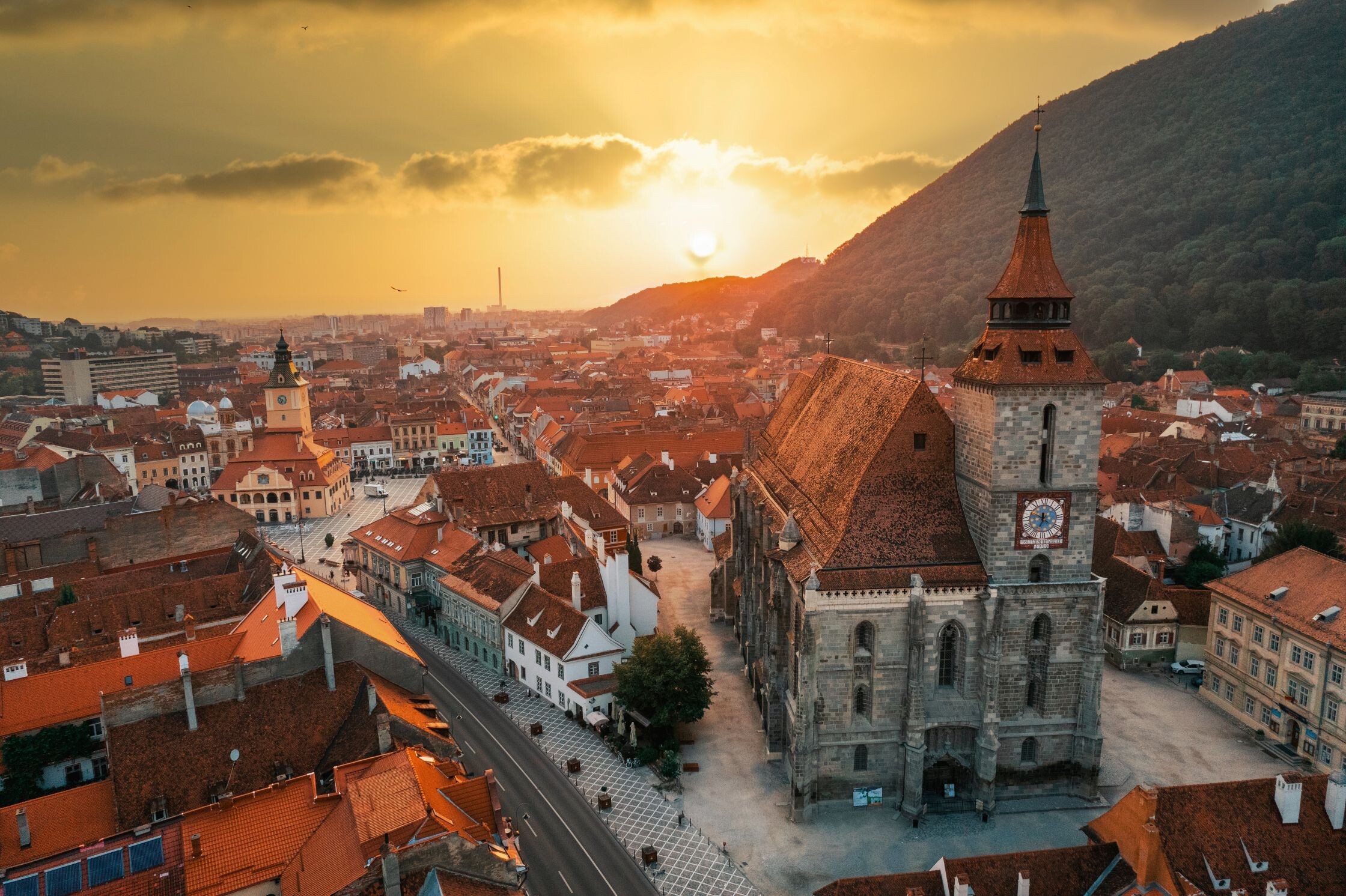 GROSS_Brasov,_Schwarze_Kirche_AdobeStock_647536882.jpg