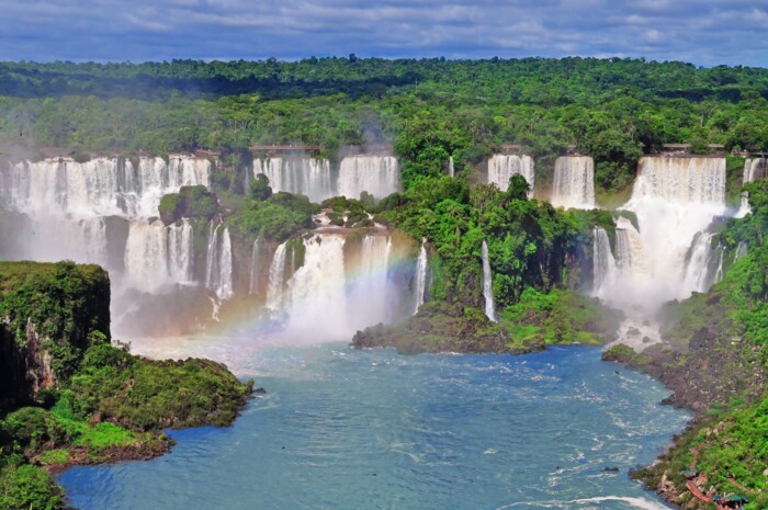 Brasilien_Iguazu_Wasserf&auml;lle_shutterstock_170689865_Querformat.jpg