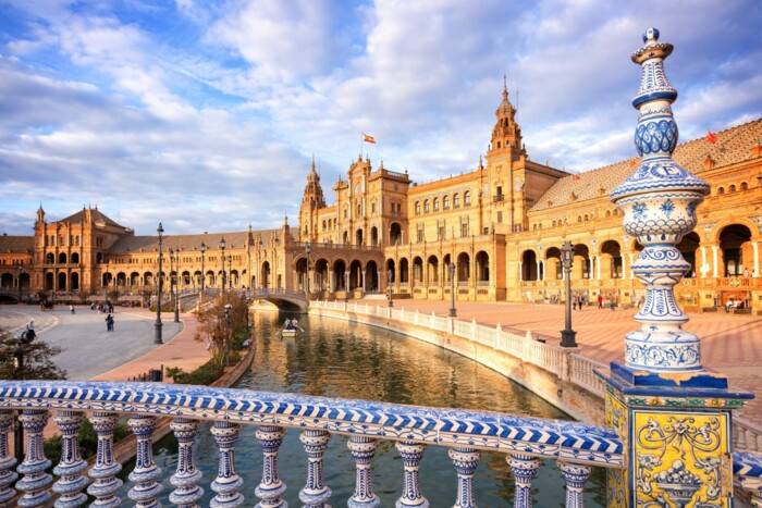 Plaza_de_Espa&ntilde;a_in_Sevilla_-_(37)_-_Credit_Delphotostock_-_stock.adobe.com.jpg