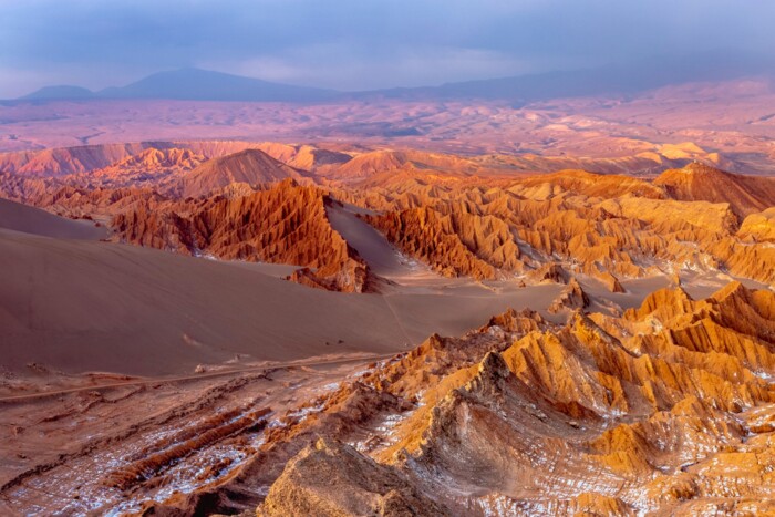 Chile_Atacama_Mondtal_shutterstock_2272096637.jpg