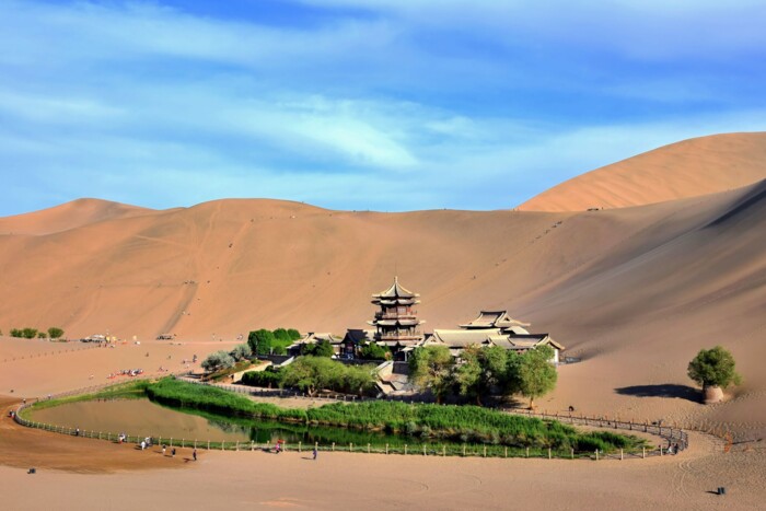 China_Mingsha_Shan_(Echo_Sand_Mountain)_Dunhuang_&copy;_shutterstock.jpg