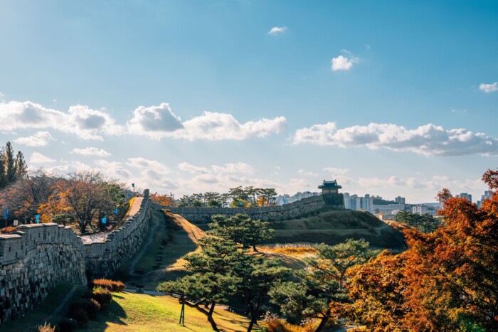 Hwaseong_Fortress_&copy;shutterstock.jpg