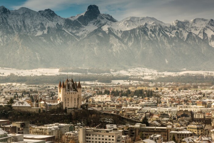 STC_Thun-winter-panorama_&copy;Switzerland_Tourism_-_By-Line_swiss-image.ch_Jan_Geerk.jpg