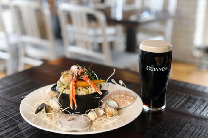Dublin-Guinness_and_Seafood_at_Guinness_Storehouse.jpg