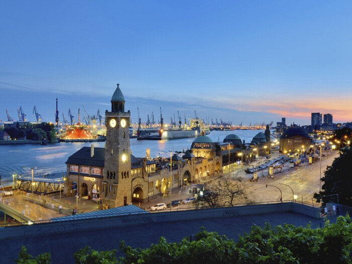 Abendstimmung_Landungsbr&uuml;cken&copy;Hamburg_Marketing_GmbH.jpg