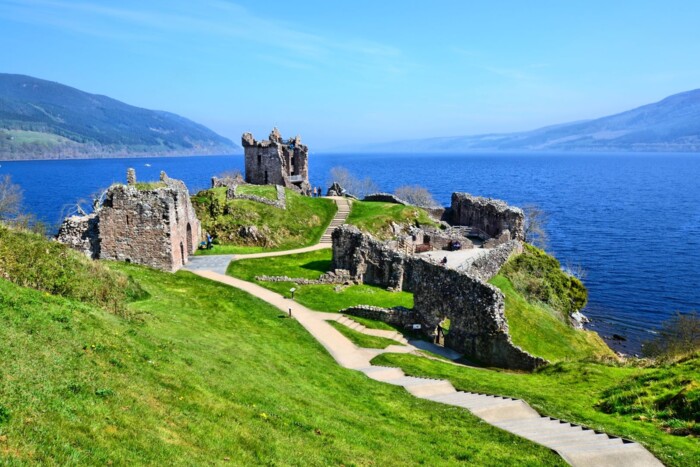 Schottland_Urquhart_Castle_Loch_Ness.jpg